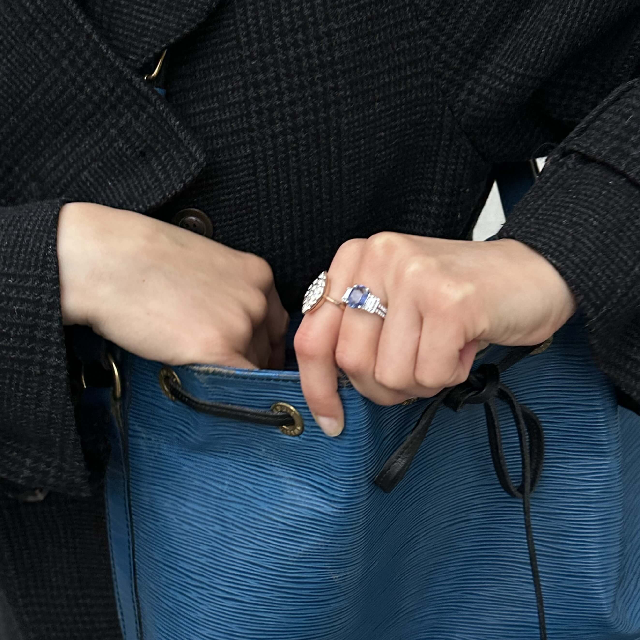 Złoty pierścionek koktajlowy z szafirem 3.15 ct i diamentami