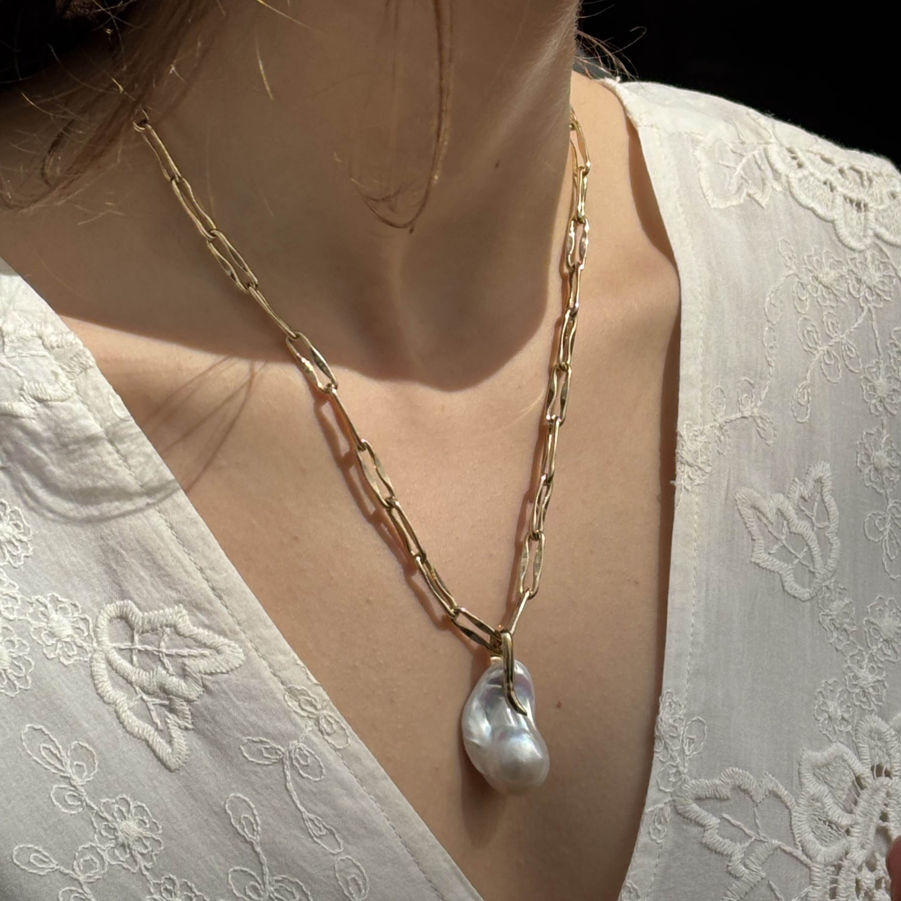 Gold Seafood pendant with a large comet pearl
