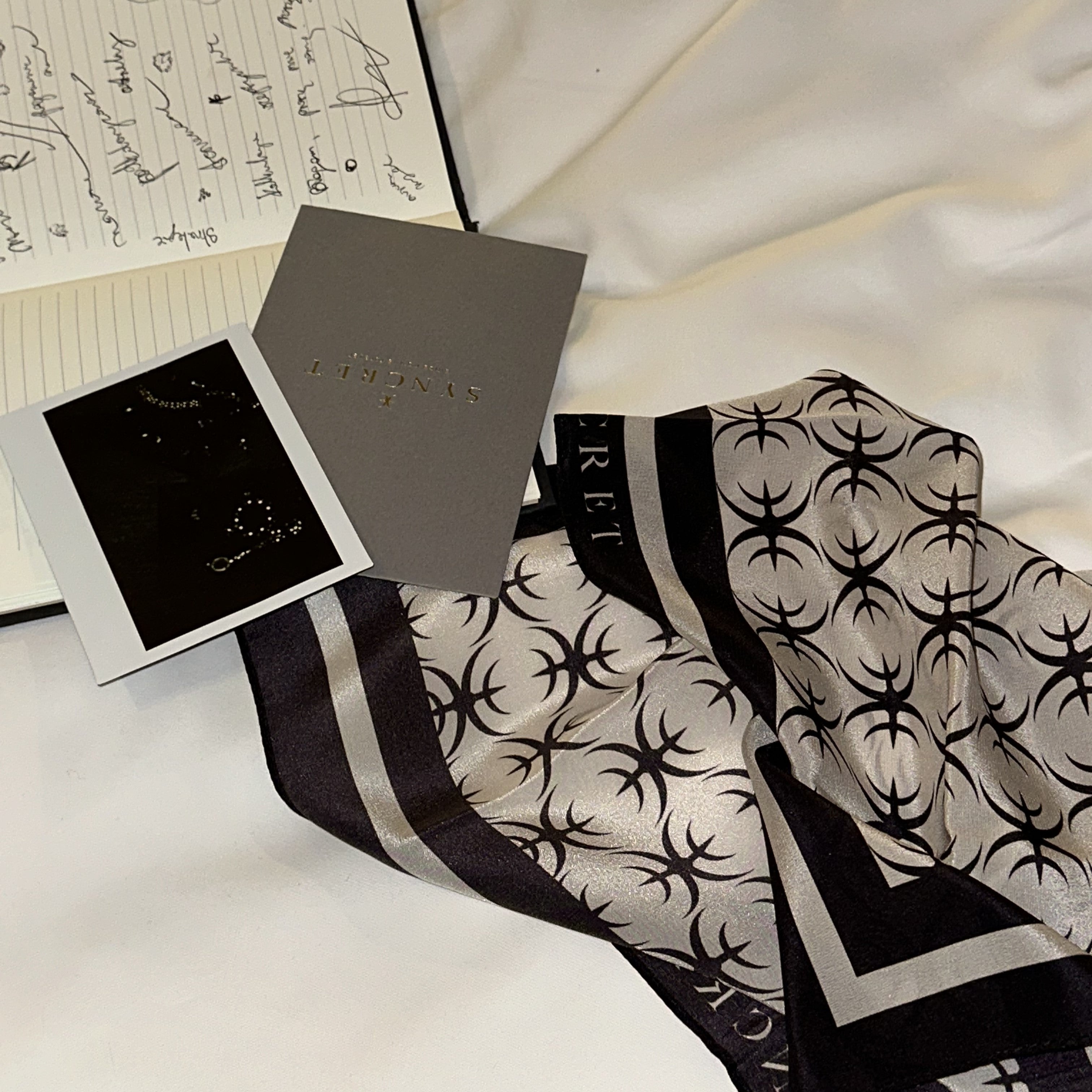 Apaszka jedwabna Syncret 1 Black & White