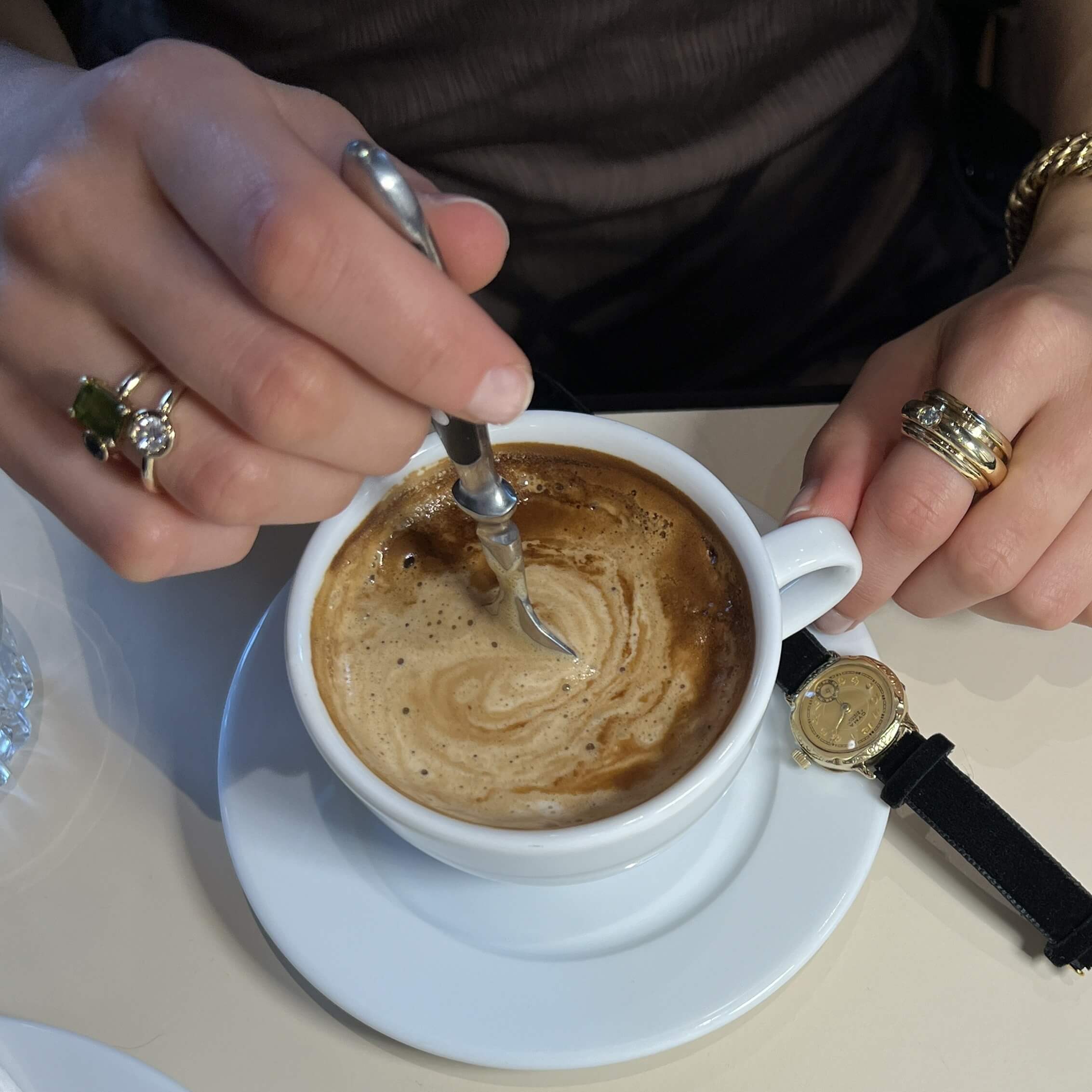 Złoty pierścionek z brylantem 0.50 ct w oprawie bezelowej