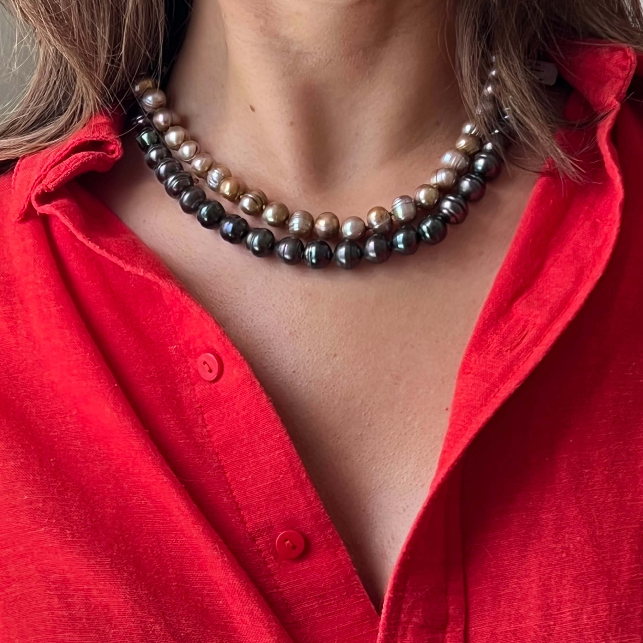 Gold necklace with gold-colored ringed pearls, Vintage