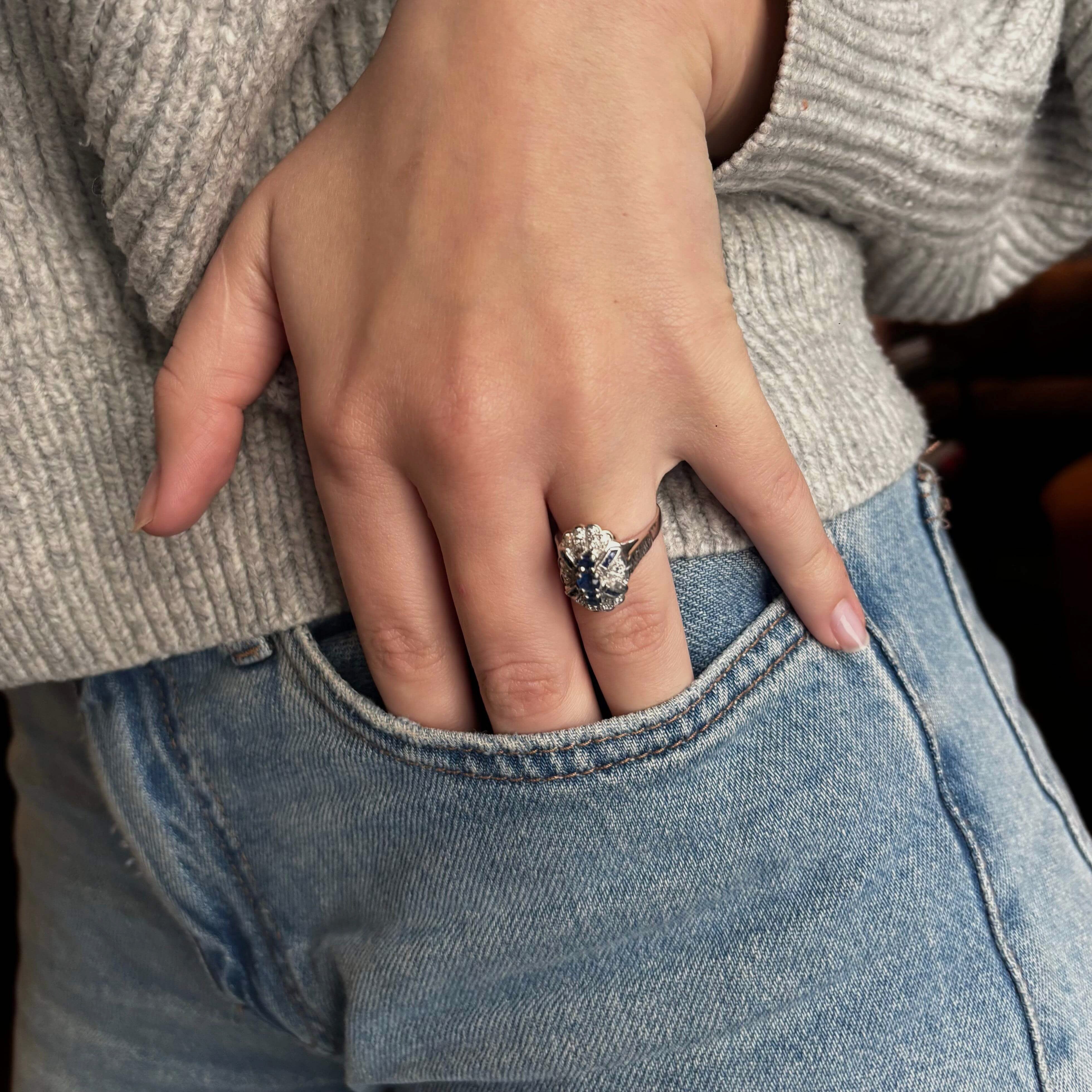 Gold ring with sapphires and diamonds, Vintage