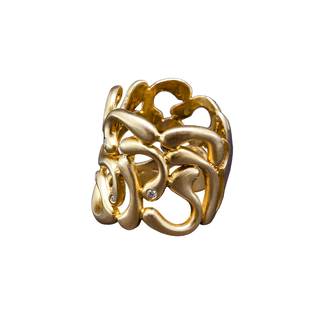 Złoty ażurowy pierścień z diamentami, współczesny