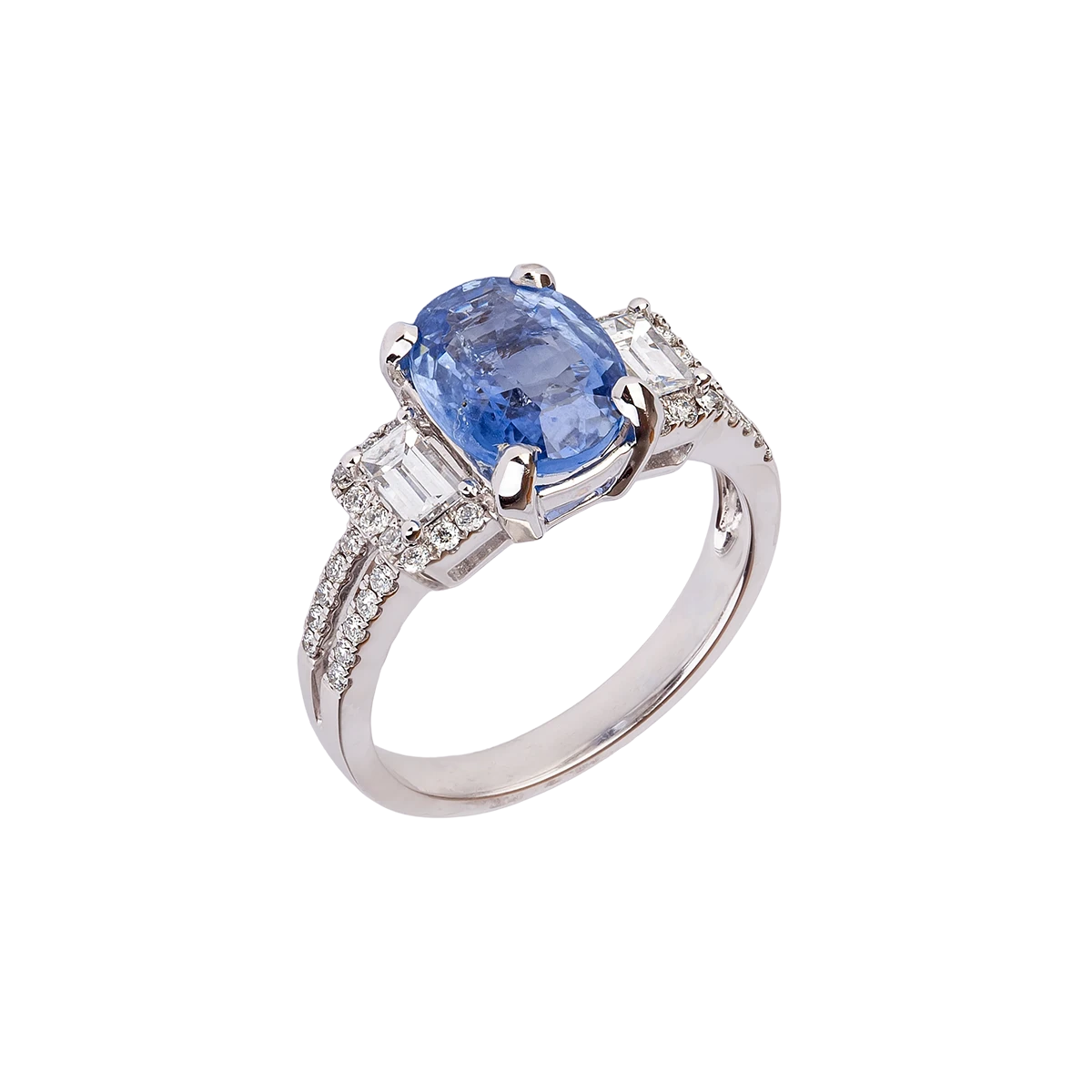 Gold cocktail ring with 3.15 ct sapphire and diamonds