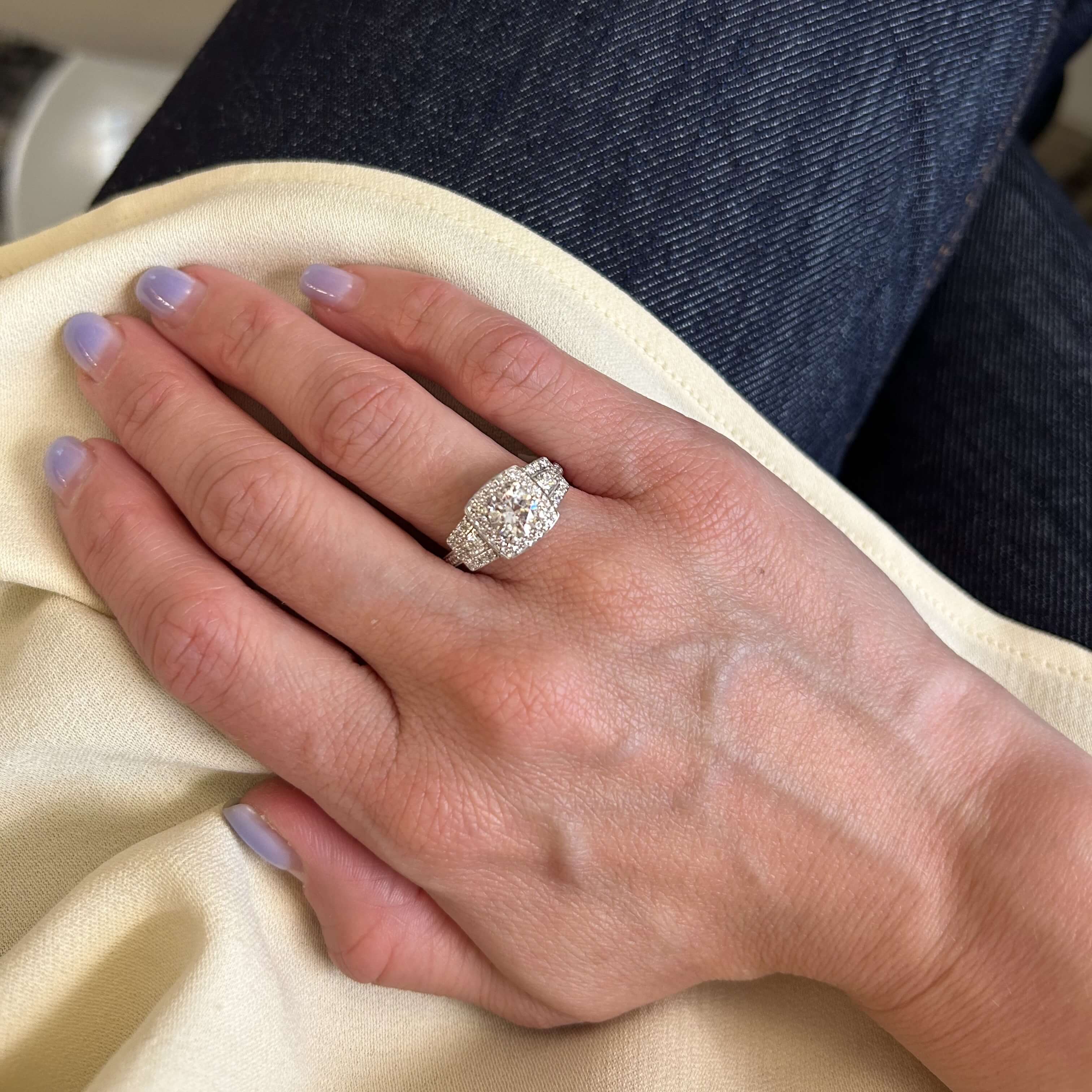 Złoty pierścionek zaręczynowy z brylantami 1.65 ct