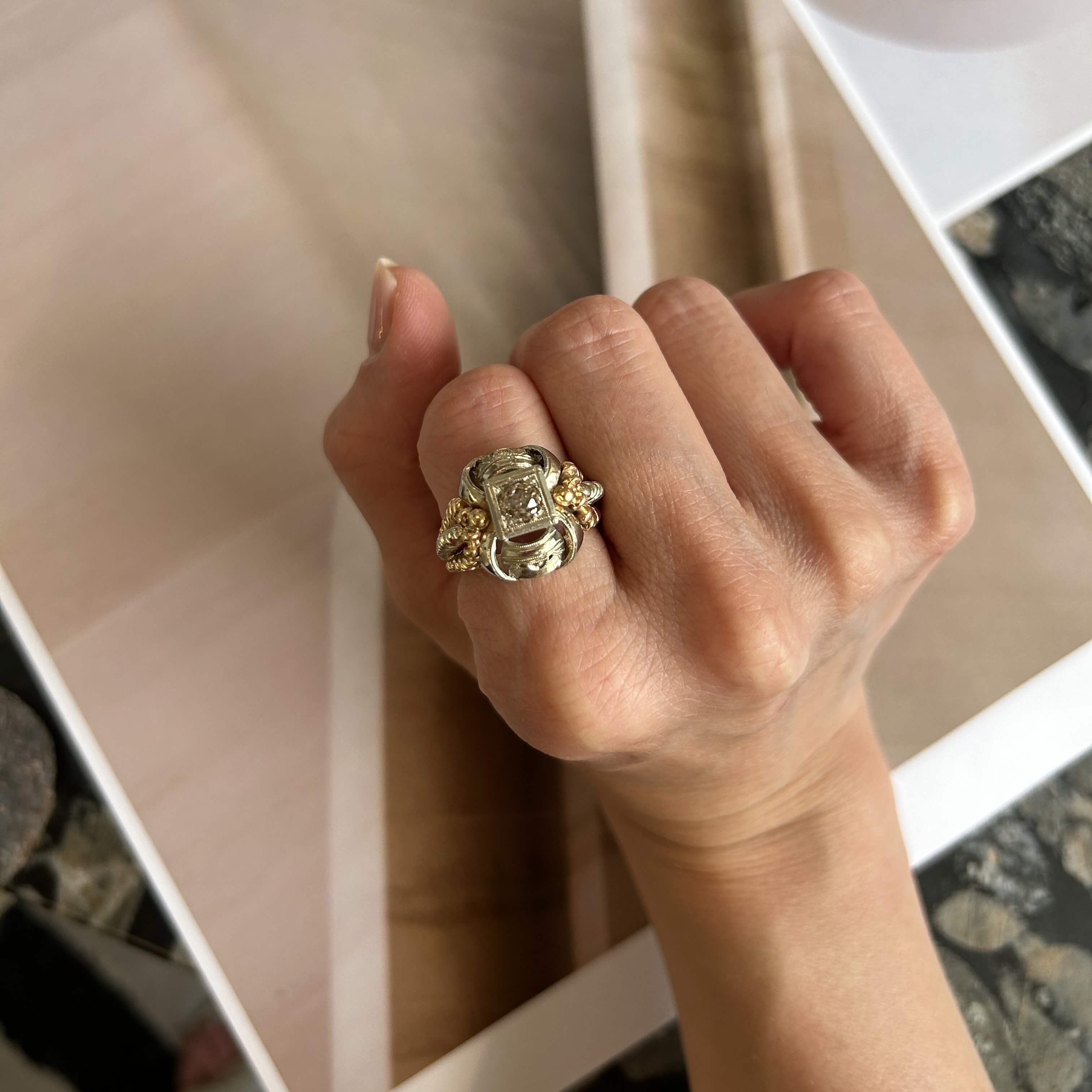Złoty pierścionek z diamentem 0.62 ct w starym szlifie Europejskim, II połowa XX wieku