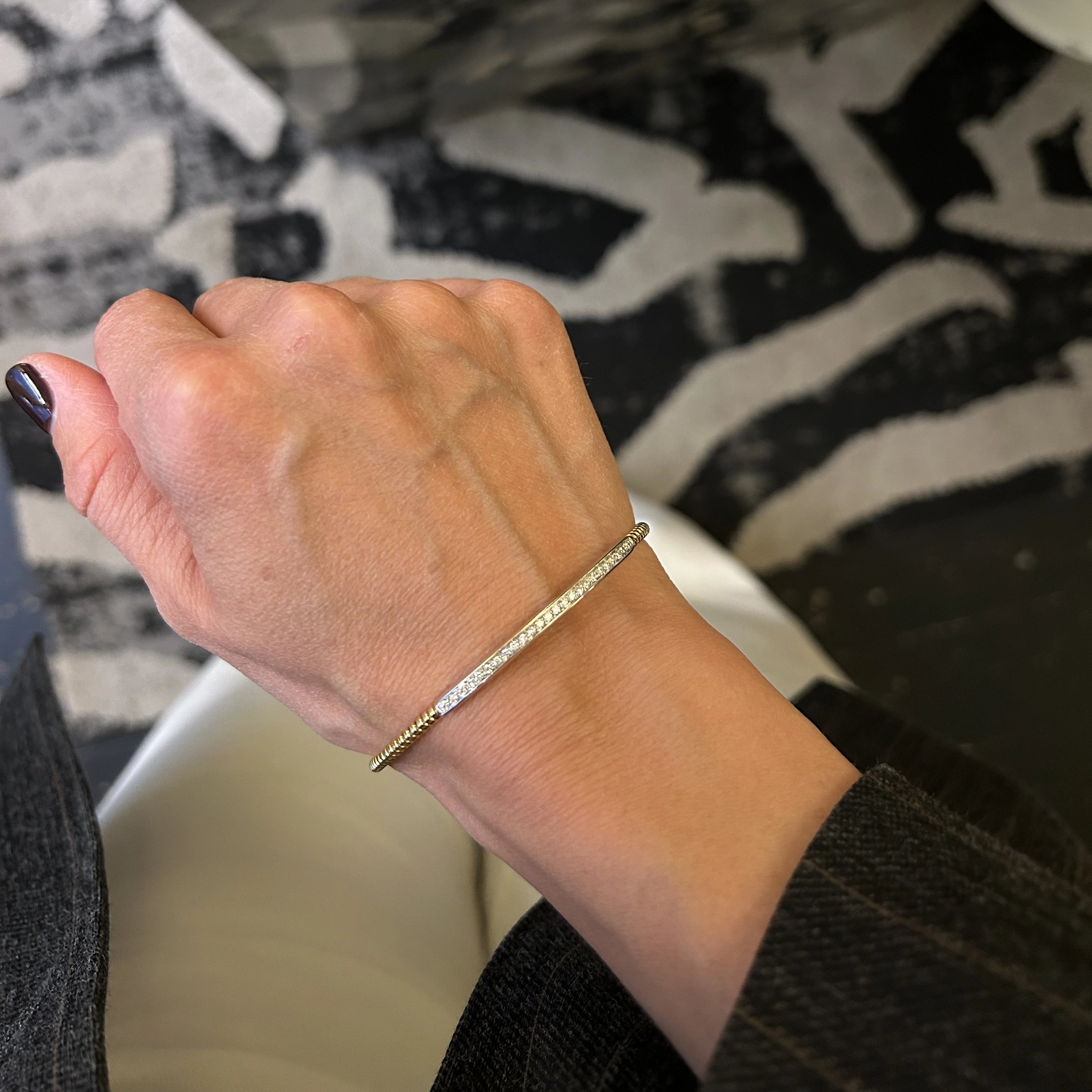 Złota sztywna bransoleta Bangle z diamentami