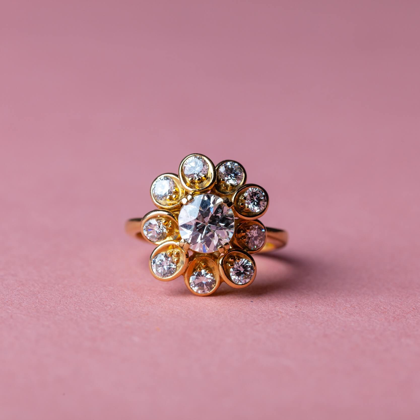 Złoty pierścionek w formie kwiatu z brylantami 1.80 ct, Vintage