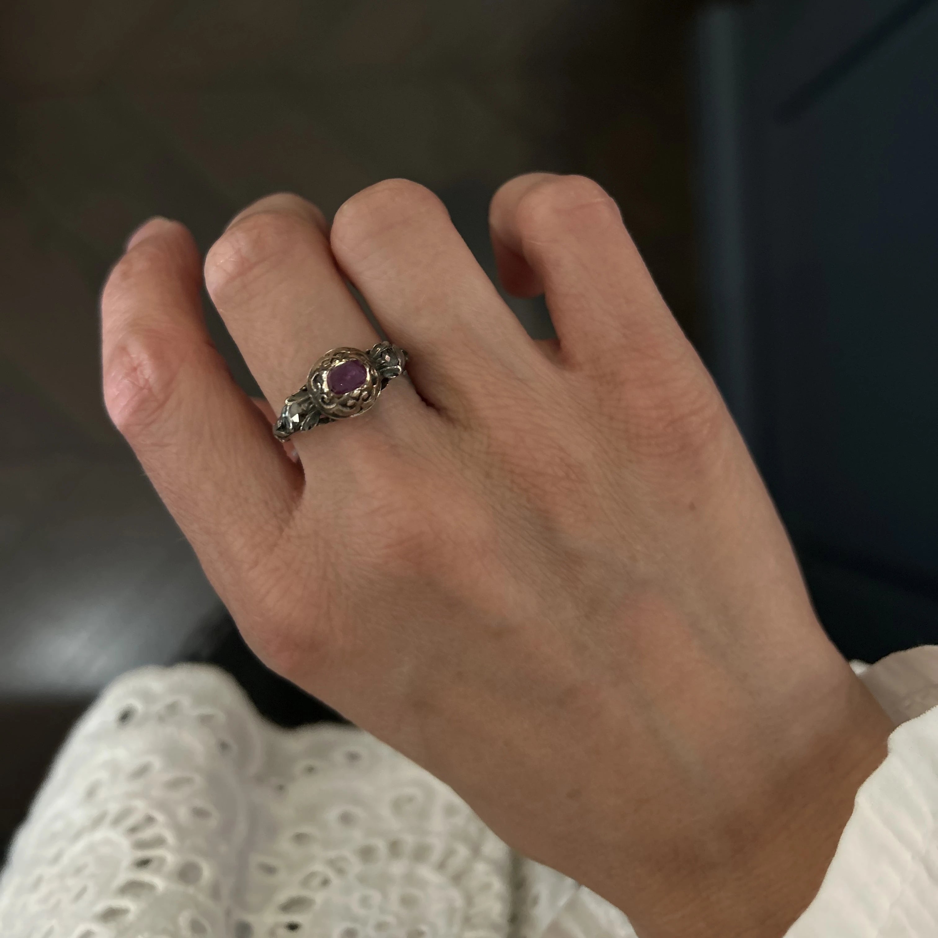 Georgian-style gold ring with ruby and diamonds, Vintage