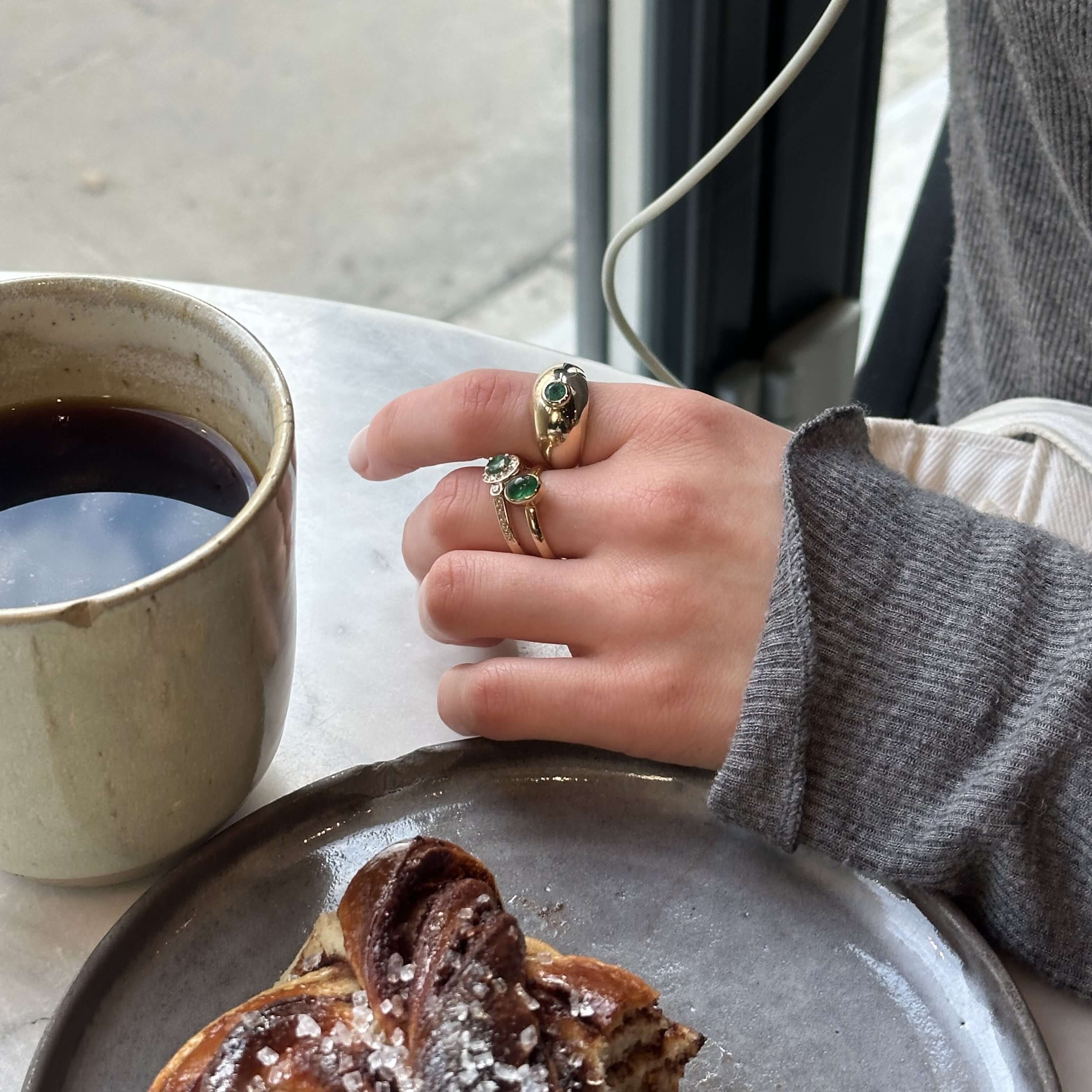 Gold ring with sapphire / emerald and diamonds