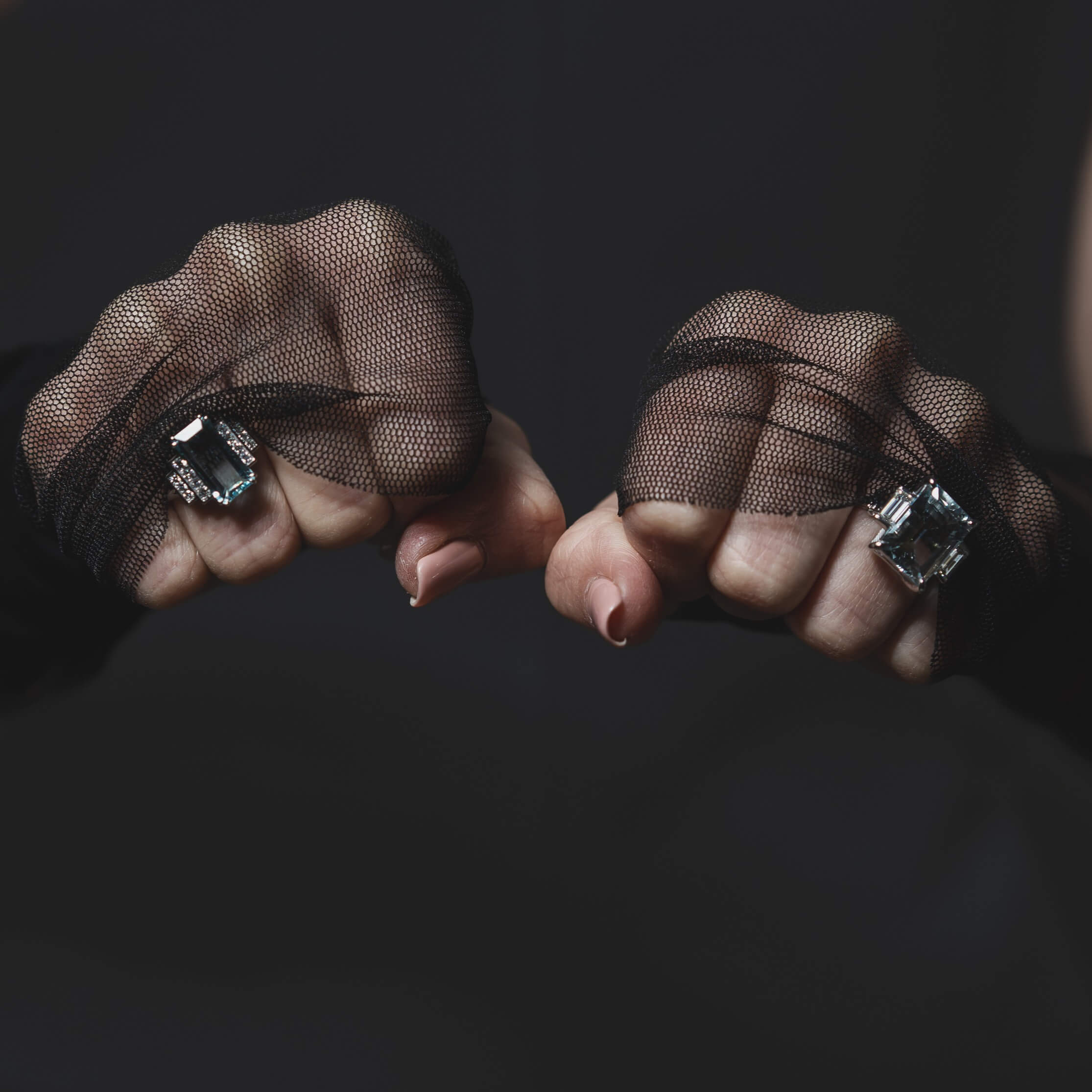 Złoty pierścionek z akwamarynem 6.70 ct i diamentami