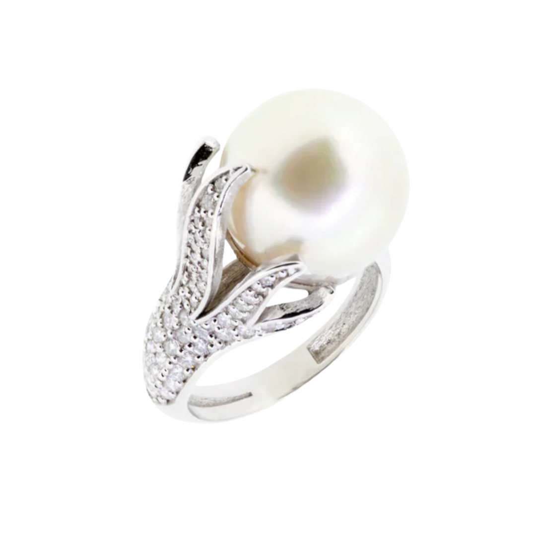 Seafood gold ring with a South Sea saltwater pearl and diamonds