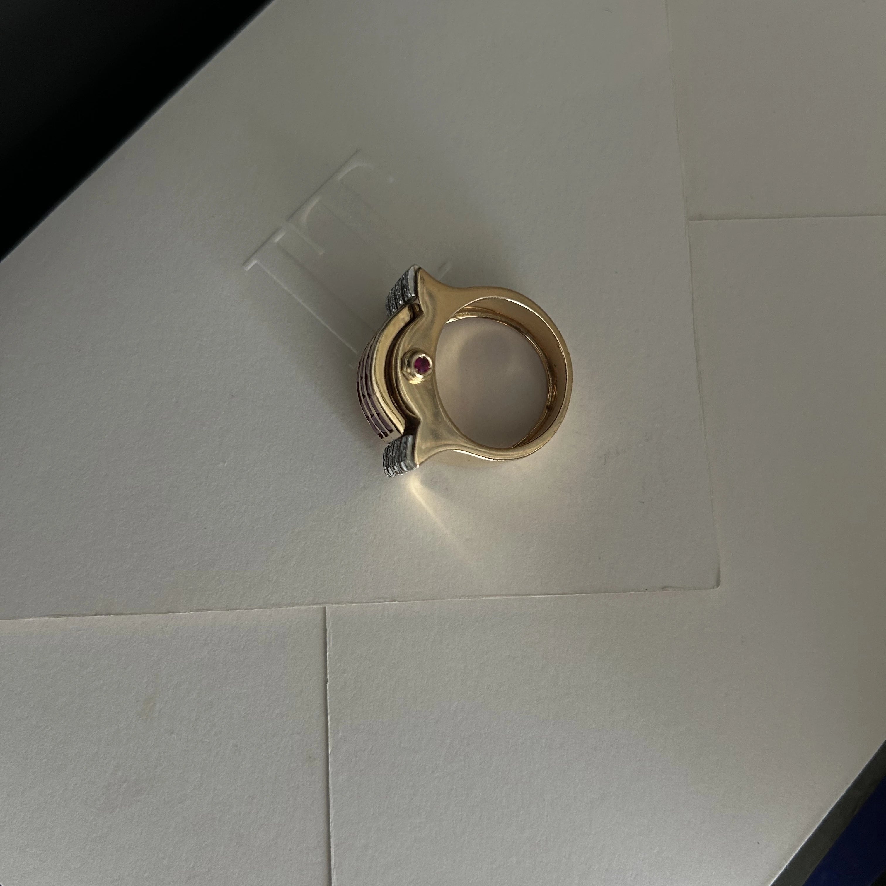 Złoty pierścionek sygnet "Tank" z rubinami i diamentami, Vintage, Neapol