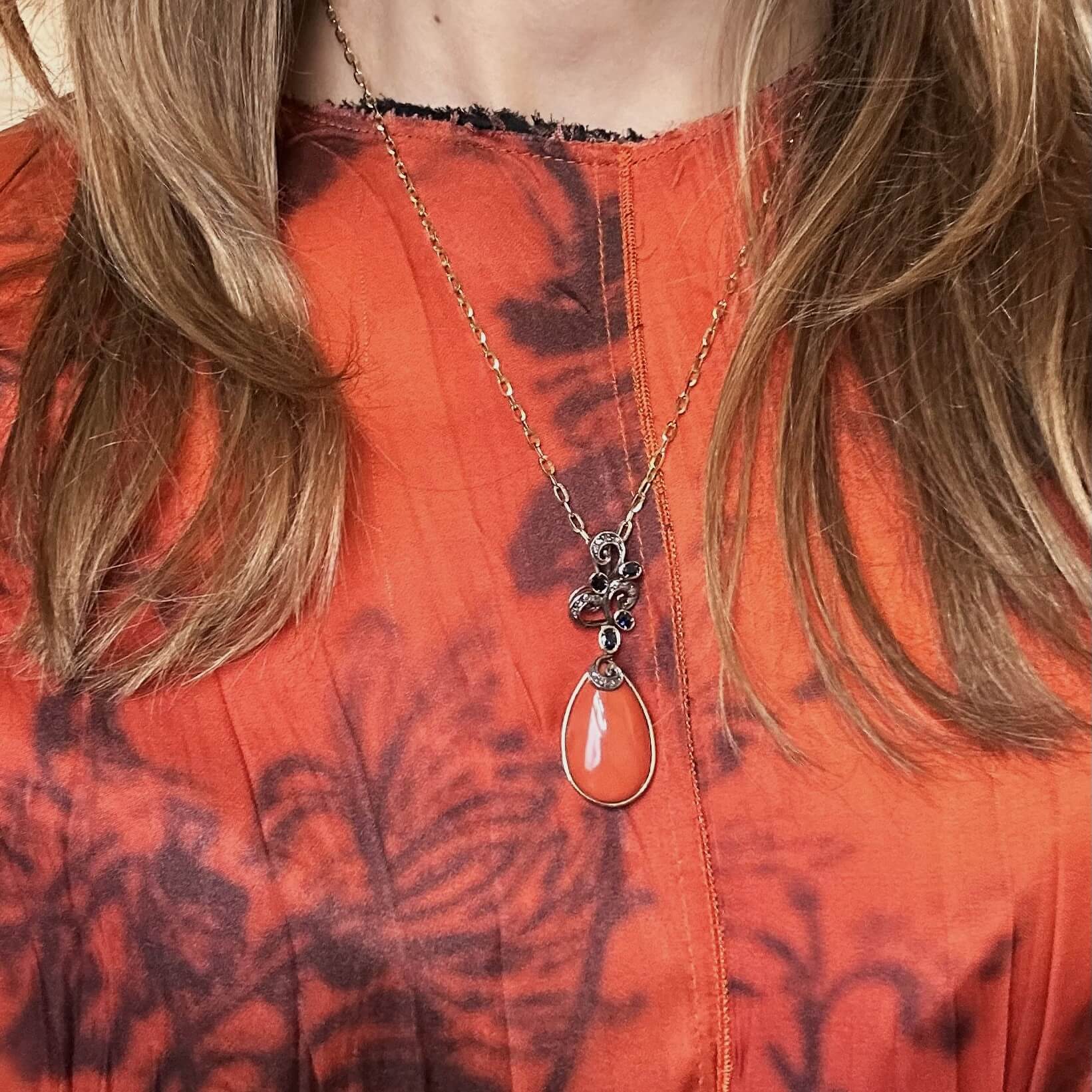 Złoty wisior z koralem, szafirami i diamentami, Vintage, Włochy