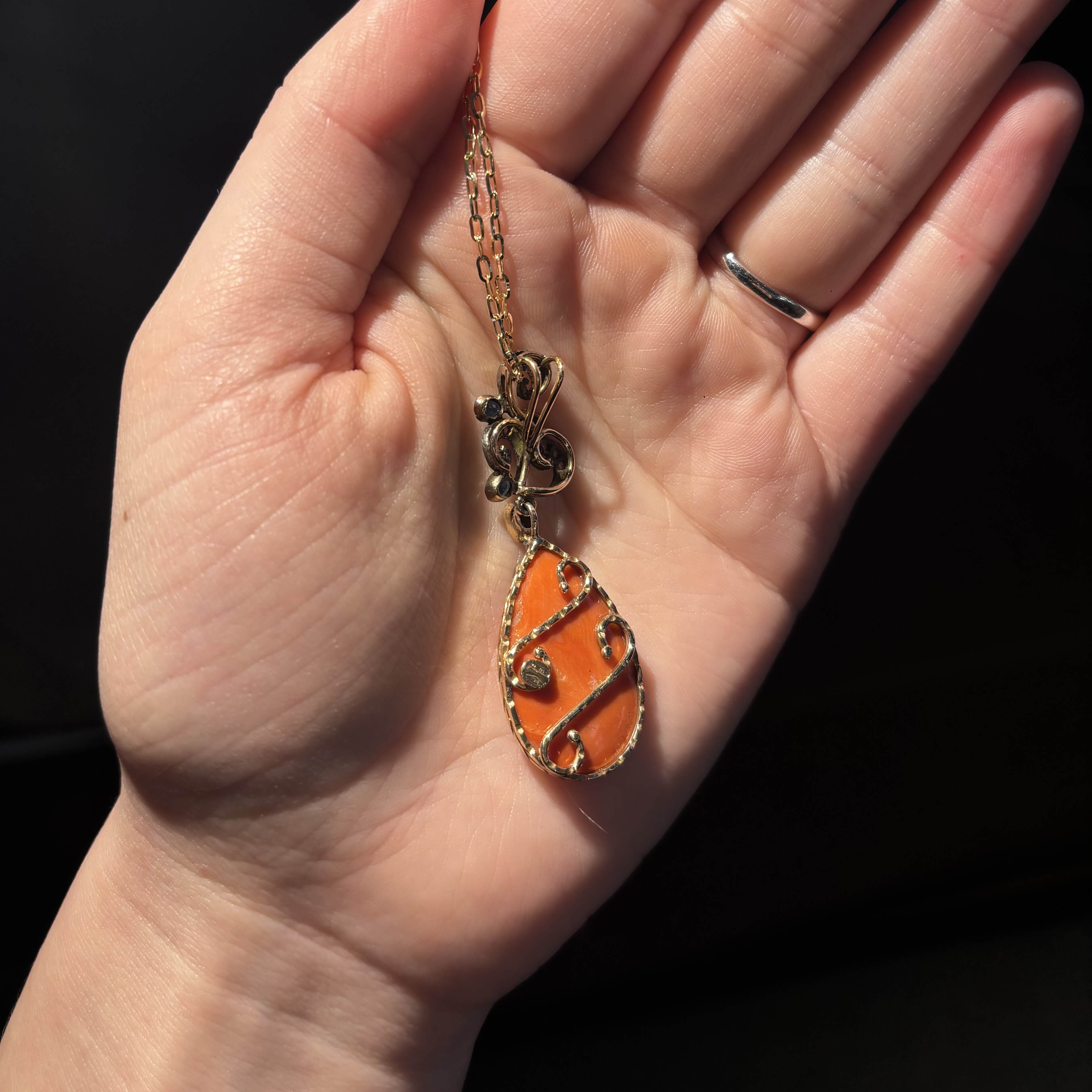 Złoty wisior z koralem, szafirami i diamentami, Vintage, Włochy