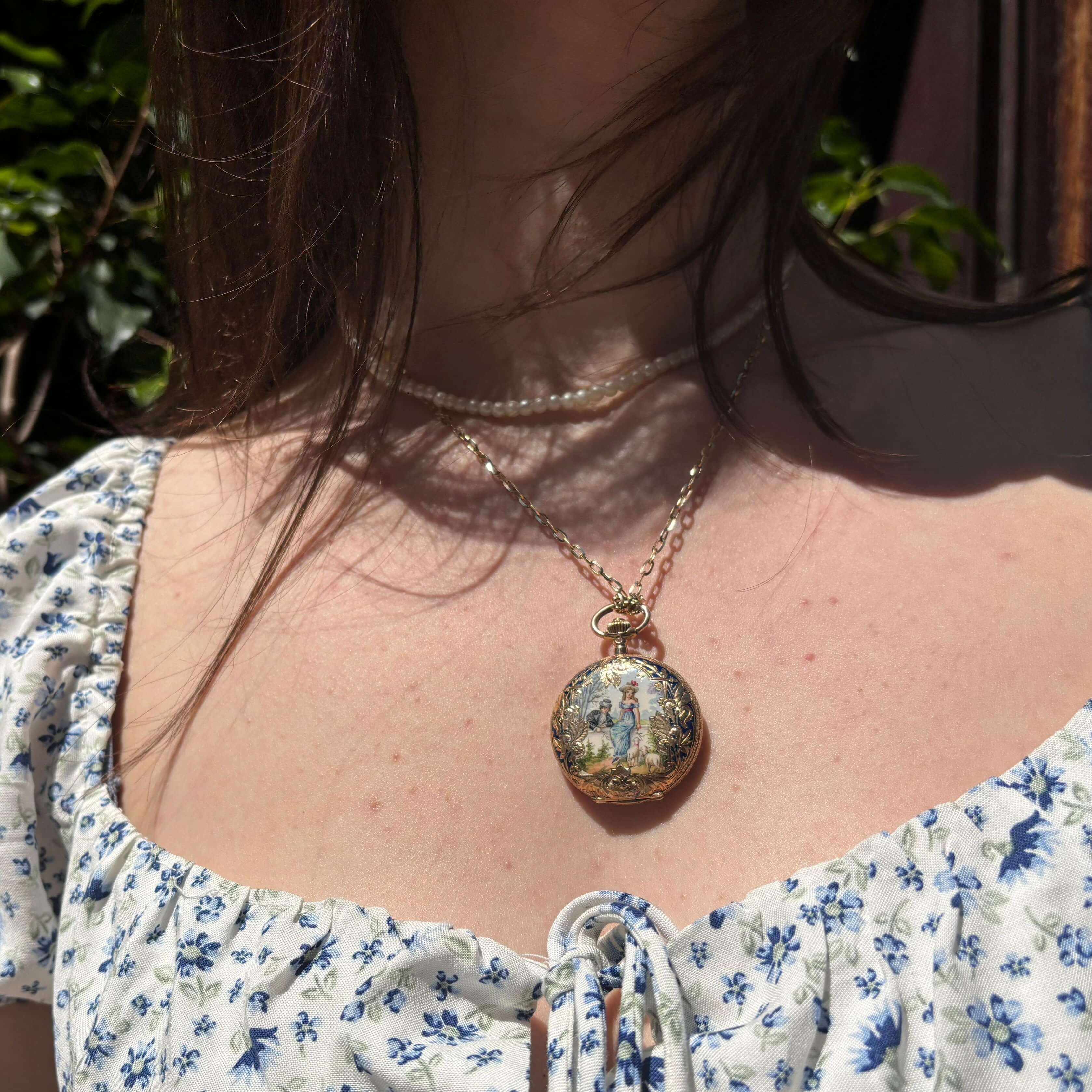 Złota zawieszka zegarek kieszonkowy emaliowany, Austro-Węgry 1872 - 1902